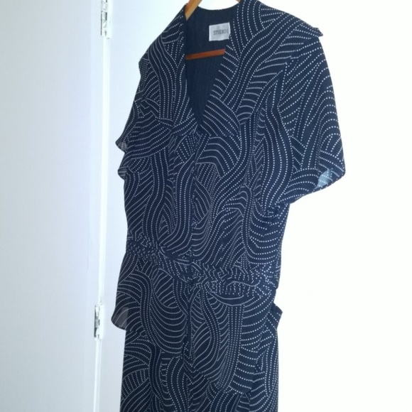 Romantic and Flirty 2 Piece Skirt Set. Size: 14 - Picture 3 of 4